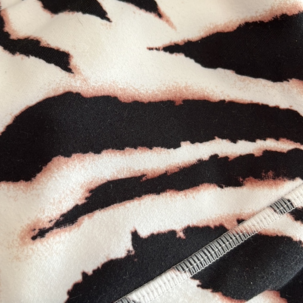 Fabletics- size large capri - Picture 4 of 4